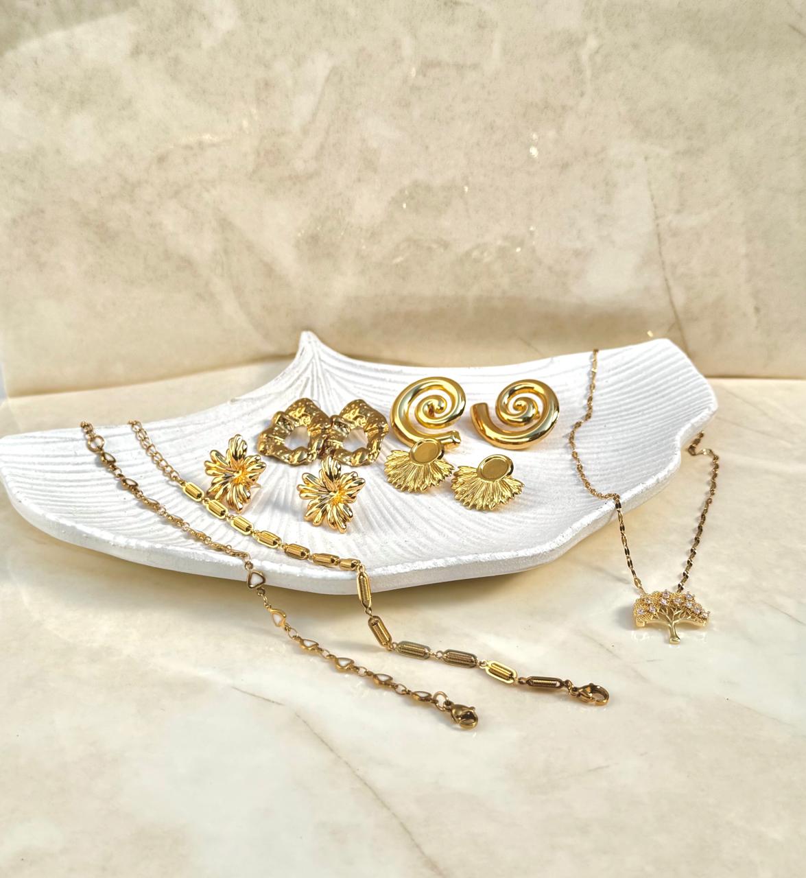 Pack 4 Aritos, 2 Pulseras, 1 Cadena- Acero enchapado en oro 18k