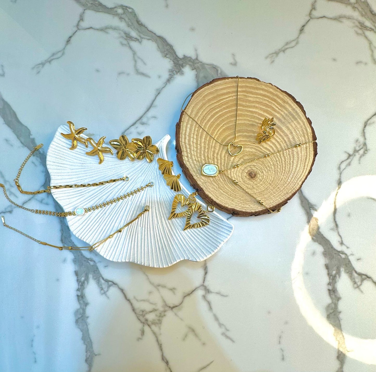 Pack 4 aritos + 3 pulseras + 2 cadenas + 1 anillo - Acero enchapado en Oro 18k