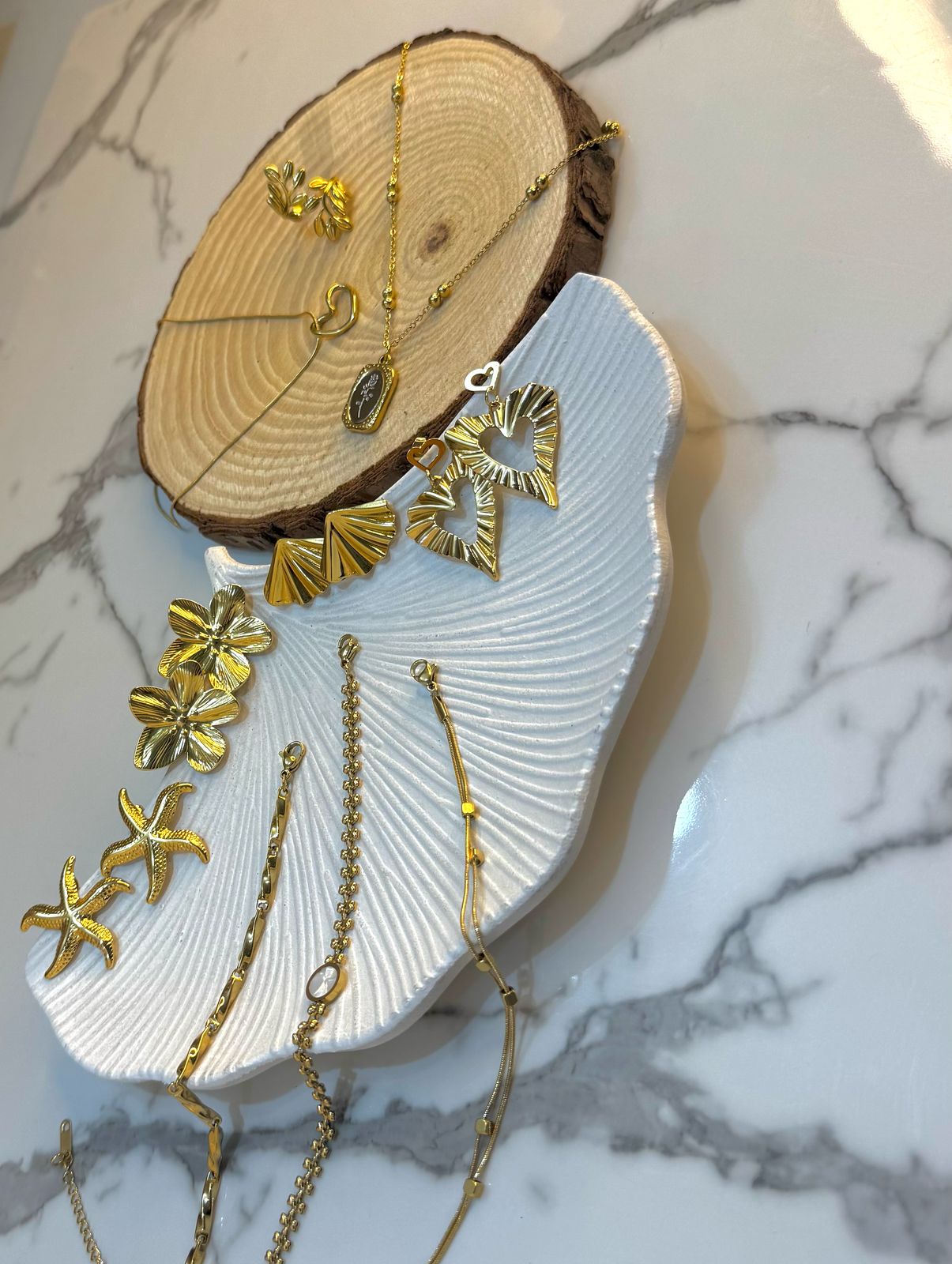 Pack 4 aritos + 3 pulseras + 2 cadenas + 1 anillo - Acero enchapado en Oro 18k